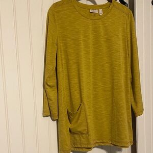 LOGO Bracelet  Sleeve Top in Gold